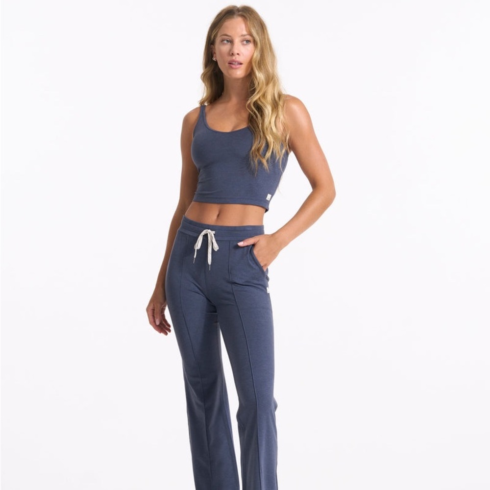 Vuori Halo Performance Crop Tank Top Navy NWOT